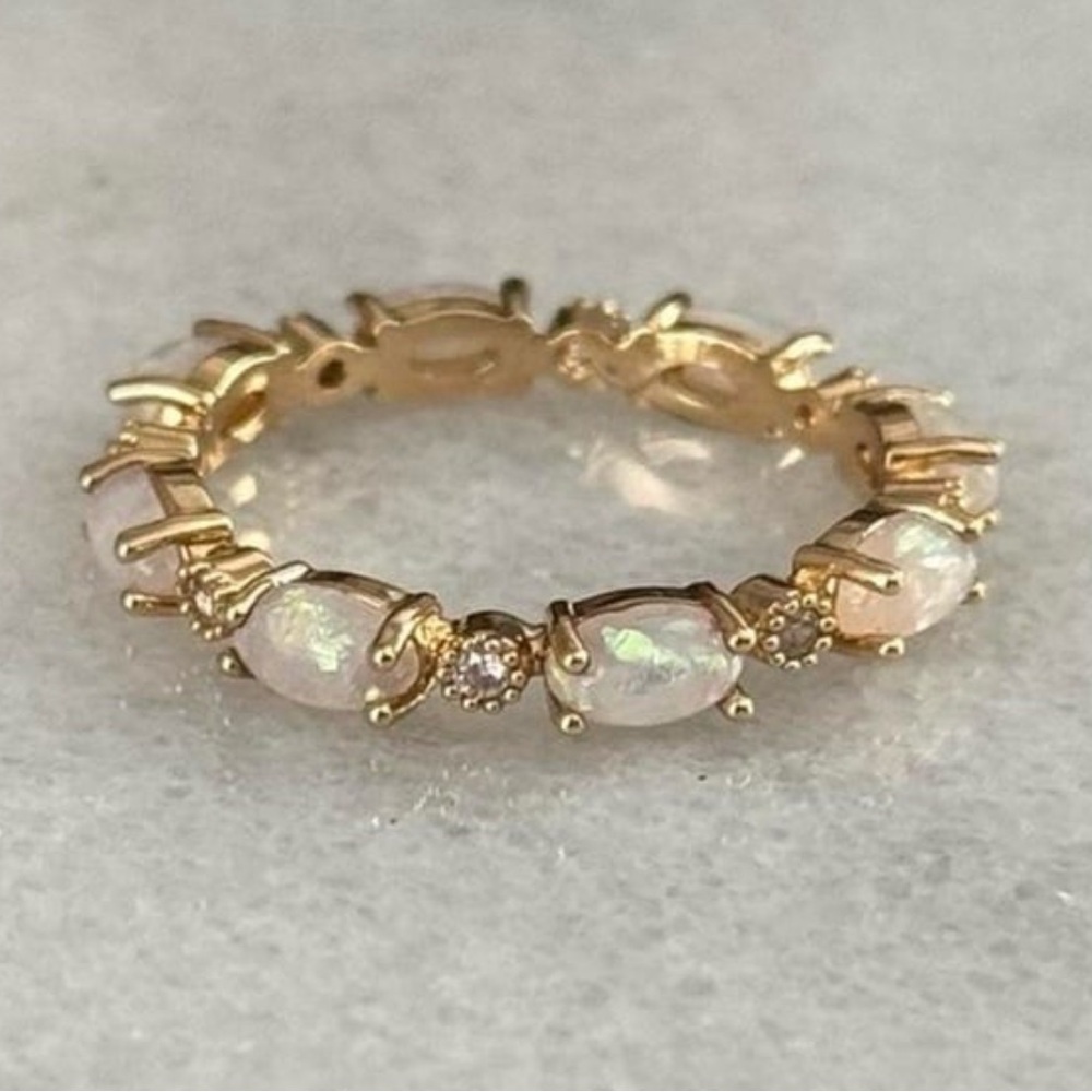 Gold Opal Crystal Tear Drop Princess Ring

Brand New

Size 7